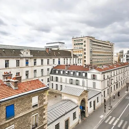 Charming Superb Location In 7th District Apartment *